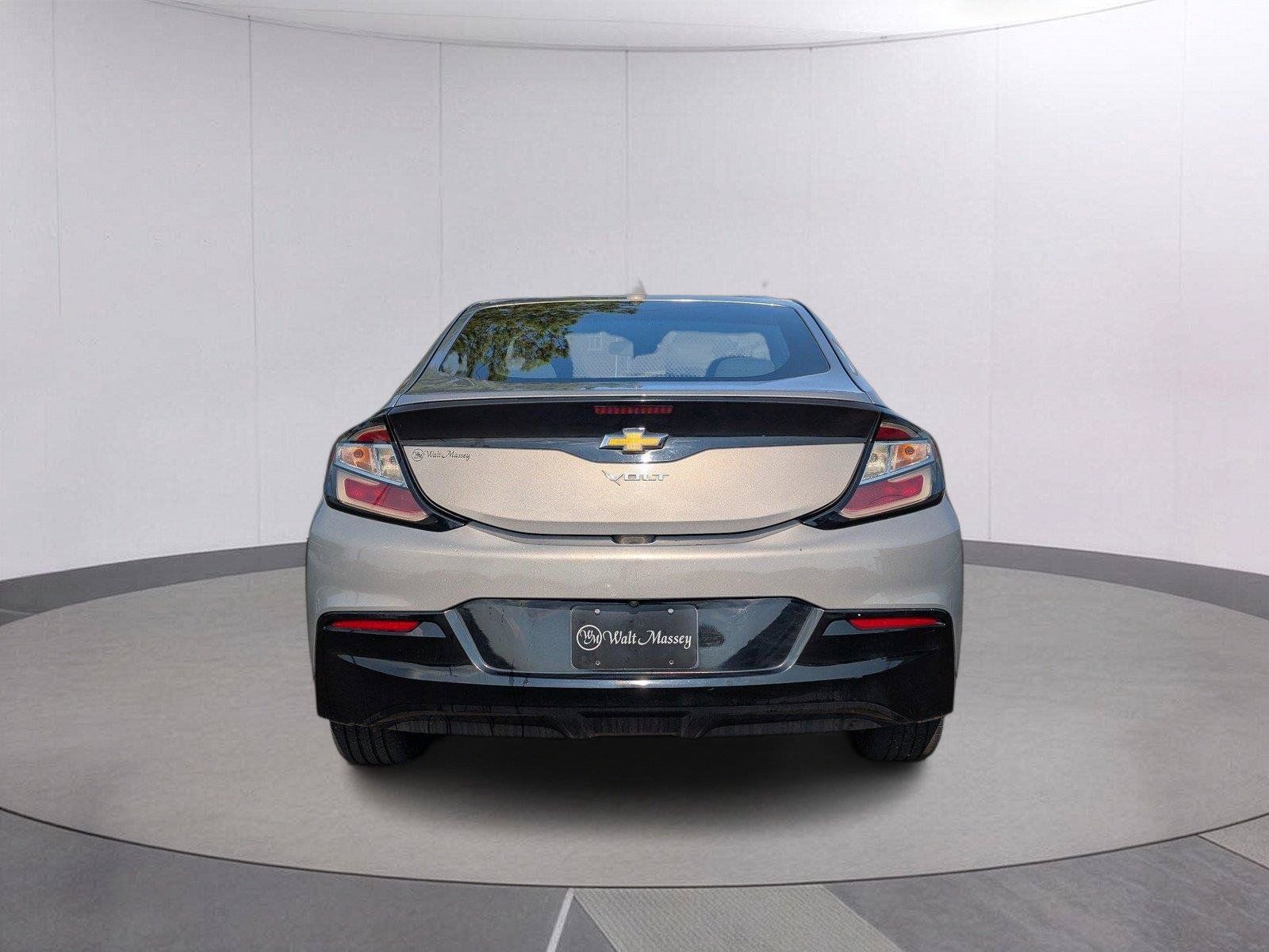 Used 2017 Chevrolet Volt LT FWD image 6