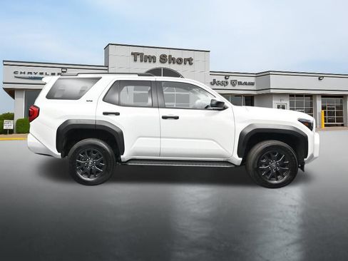 Used 2025 Toyota 4Runner SR5 AWD/4WD image 6