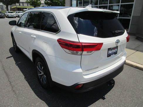 Used 2019 Toyota Highlander XLE AWD/4WD image 8