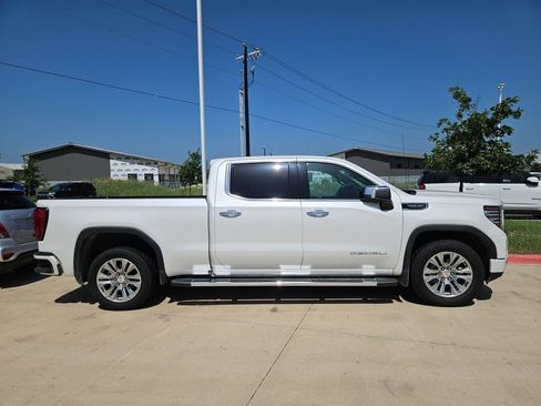 Used 2022 GMC Sierra 1500 Denali w/ Technology Package AWD/4WD image 5