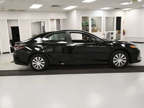 Used 2022 Toyota Camry LE image 7
