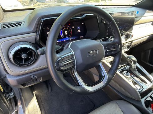 Used 2025 Chevrolet Colorado ZR2 w/ Technology Package AWD/4WD image 10