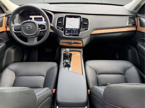Used 2023 Volvo XC90 B5 Plus AWD/4WD image 2
