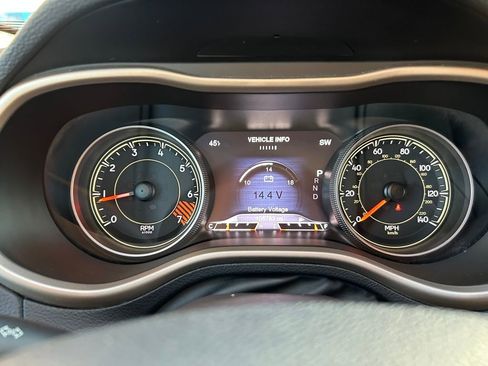 Used 2015 Jeep Cherokee Limited image 11