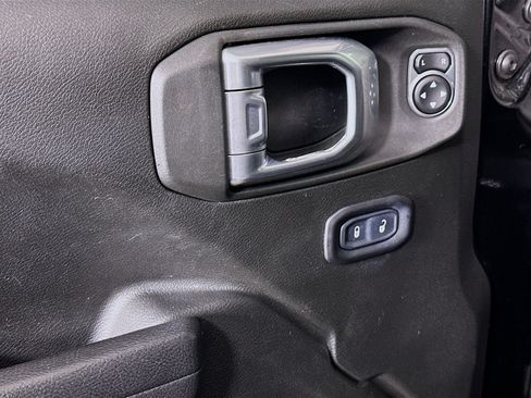 Used 2022 Jeep Wrangler Unlimited Rubicon 4xe AWD/4WD image 15