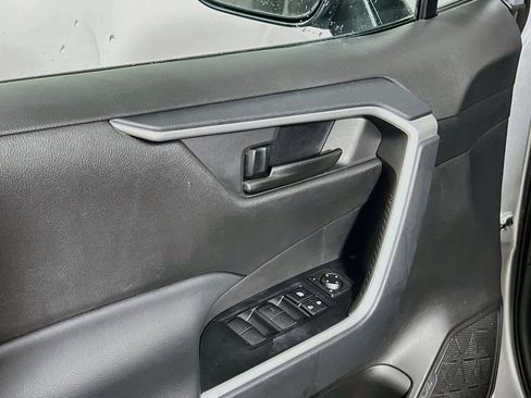 Used 2025 Toyota RAV4 LE FWD image 17