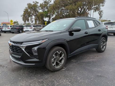 Certified 2025 Chevrolet Trax LT w/ Driver Confidence Package image 8