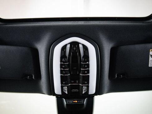 Certified 2023 Porsche Macan AWD/4WD image 20
