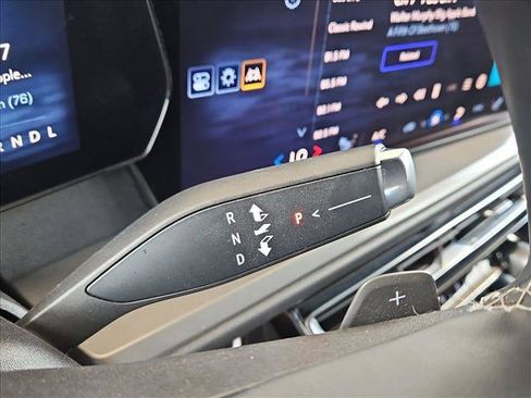 Used 2024 Chevrolet Traverse LT FWD image 12