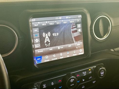 Used 2023 Jeep Wrangler Unlimited Sahara w/ Cold Weather Group AWD/4WD image 15