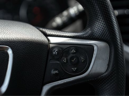 Used 2023 GMC Acadia SLE FWD image 16