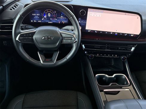 Used 2024 Chevrolet Traverse Z71 image 12