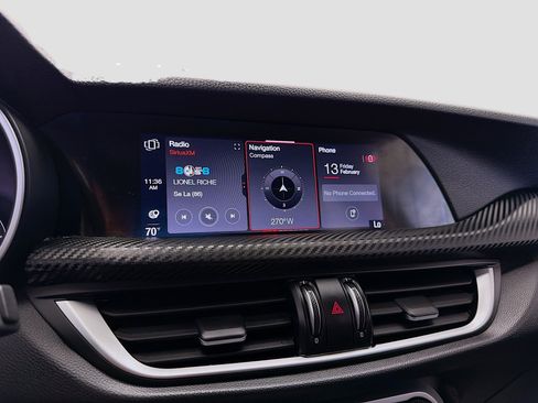 Used 2020 Alfa Romeo Stelvio image 10