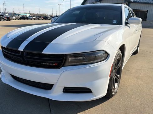 Used 2020 Dodge Charger SXT image 4
