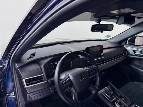 Used 2022 Mitsubishi Outlander SE image 6