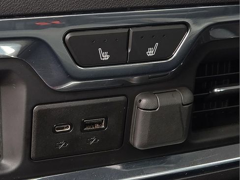 Used 2021 GMC Sierra 1500 AT4 w/ AT4 Preferred Package AWD/4WD image 9