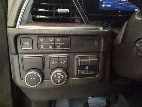 Used 2025 Chevrolet Tahoe Premier w/ Sun And Tow Package RWD image 32