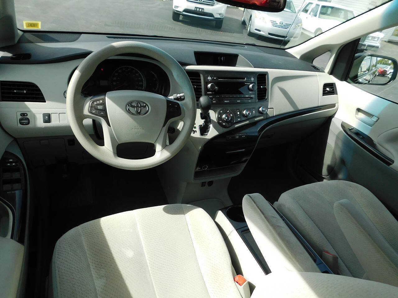 Used 2012 Toyota Sienna LE w/ Towing Pkg AWD/4WD image 19