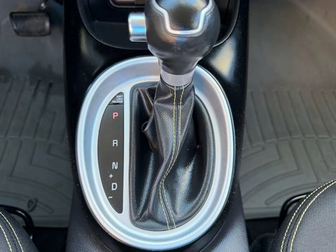 Used 2016 Kia Soul + image 12