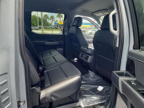 New 2025 Ford F350 Lariat w/ Black Appearance Package image 20
