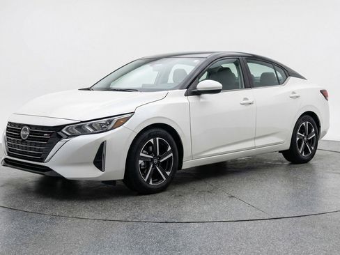 Used 2025 Nissan Sentra SV image 3