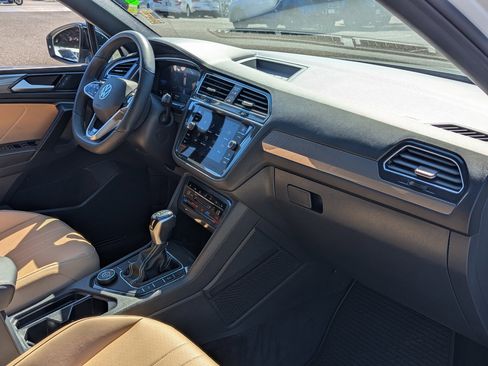 Used 2023 Volkswagen Tiguan SE R-Line AWD/4WD image 35