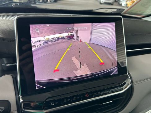 Used 2022 Jeep Compass Limited image 8