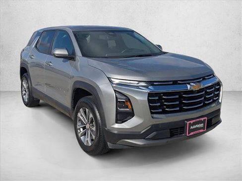 Used 2025 Chevrolet Equinox LT AWD/4WD image 3