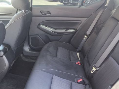 Used 2024 Nissan Altima 2.5 SV FWD image 18