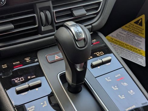 New 2026 Porsche Macan image 20