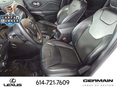Used 2019 Jeep Cherokee Latitude Plus w/ Cold Weather Group AWD/4WD image 20