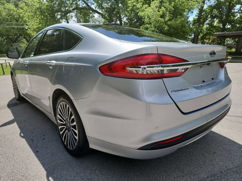 Used 2017 Ford Fusion SE w/ Fusion SE Technology Package FWD image 5