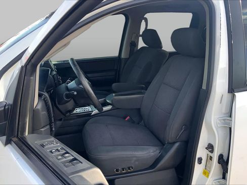 Used 2014 Nissan Titan SV w/ SV Value Truck Package RWD image 8