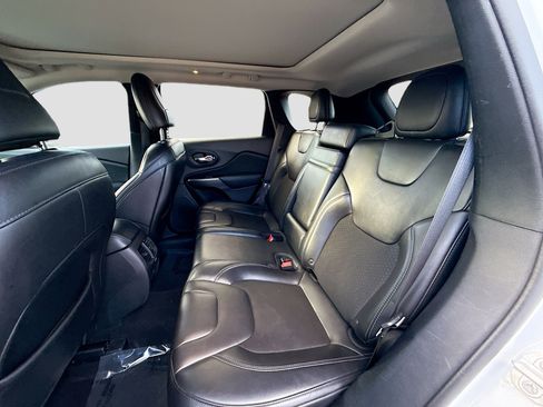 Used 2019 Jeep Cherokee Latitude Plus w/ Comfort/Convenience Group image 20