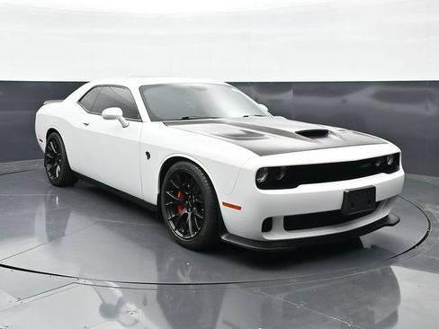 Used 2016 Dodge Challenger SRT Hellcat RWD image 4