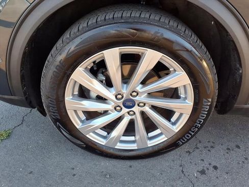 Certified 2022 Ford Escape Titanium w/ Titanium Elite Package AWD/4WD image 11