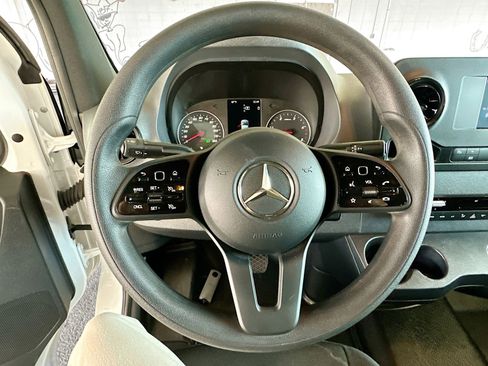 Used 2024 Mercedes-Benz Sprinter 2500 image 11