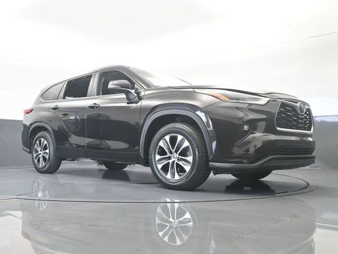 Used 2021 Toyota Highlander XLE image 61