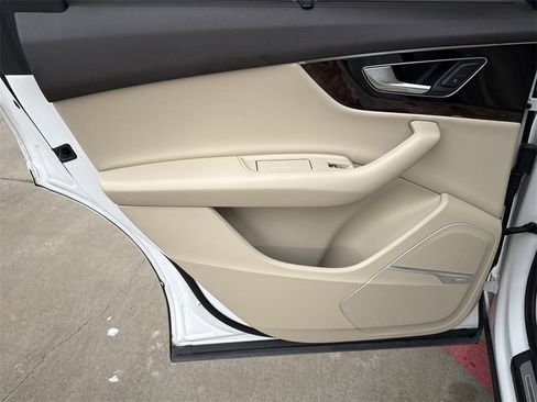 Used 2019 Audi Q7 3.0T Prestige w/ Prestige Package image 24