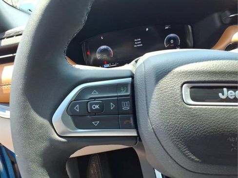 Used 2023 Jeep Compass Limited w/ Elite Group AWD/4WD image 20