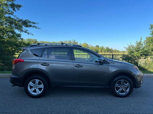Used 2015 Toyota RAV4 XLE AWD/4WD image 7