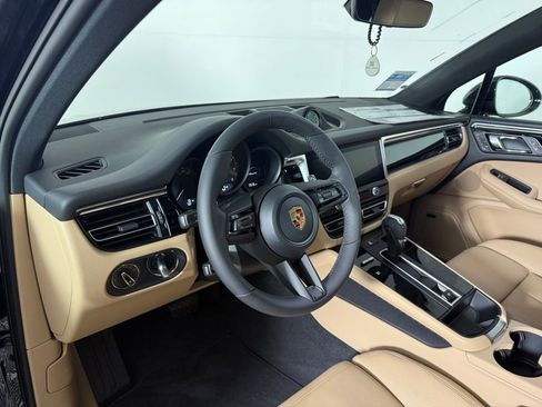 New 2025 Porsche Macan image 4
