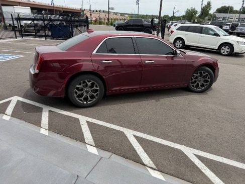 Used 2019 Chrysler 300 Limited AWD/4WD image 12