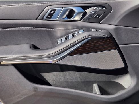 Used 2024 BMW X7 xDrive40i w/ Premium Package image 18