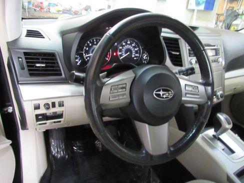 Used 2011 Subaru Outback 2.5i Premium AWD/4WD image 16