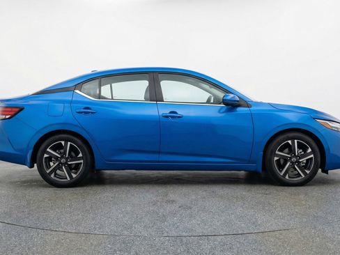 Used 2025 Nissan Sentra SV FWD image 11