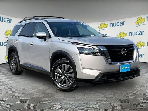 Used 2023 Nissan Pathfinder SV AWD/4WD image 1