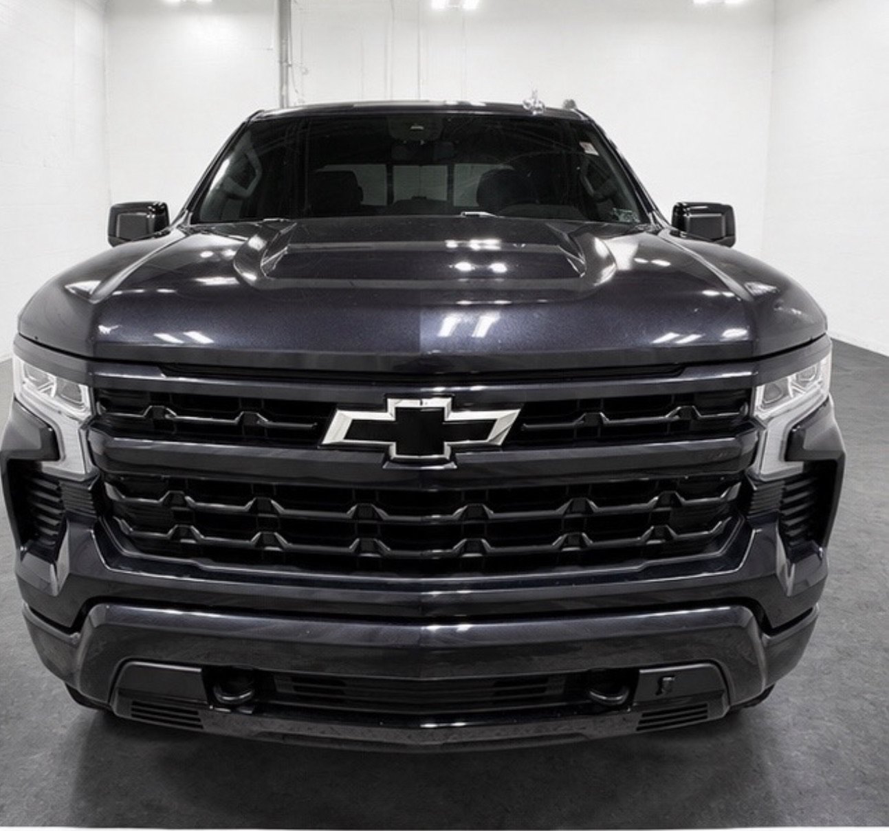 Used 2023 Chevrolet Silverado 1500 RST w/ LPO, Dark Essentials Package AWD/4WD image 2