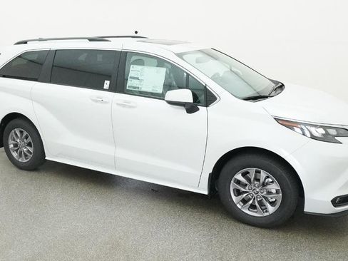 New 2026 Toyota Sienna XLE FWD image 35
