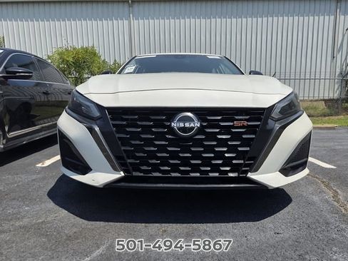 Used 2024 Nissan Altima 2.5 SR FWD image 7